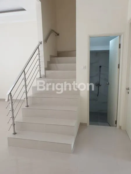 image RUMAH BARU2 LANTAI DI MANYAR KERTOADI  (4)