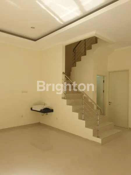 image RUMAH BARU2 LANTAI DI MANYAR KERTOADI  (8)