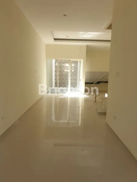 image RUMAH BARU2 LANTAI DI MANYAR KERTOADI  (3)