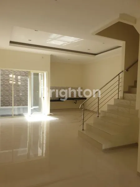 image RUMAH BARU2 LANTAI DI MANYAR KERTOADI  (2)