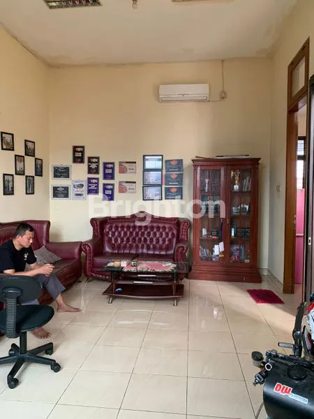 image RUMAH STRATEGIS  COCOK UNTUK TEMPAT USAHA DI DEPOK (3)