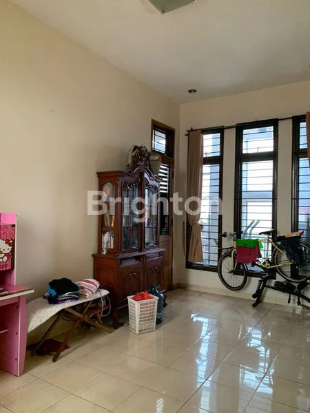 image RUMAH STRATEGIS  COCOK UNTUK TEMPAT USAHA DI DEPOK (4)