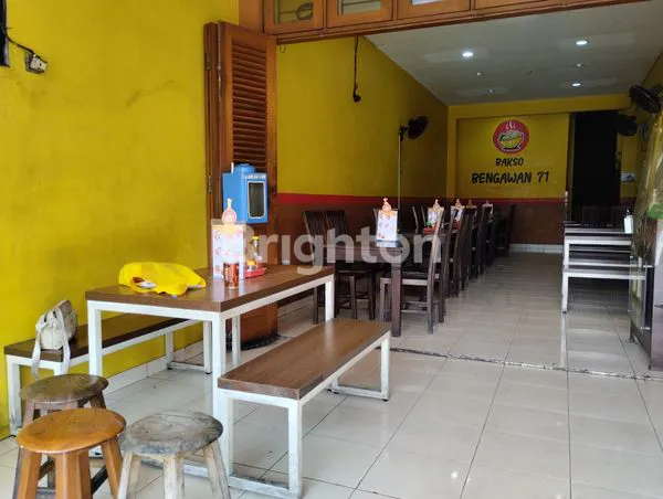 image RUMAH STRATEGIS  COCOK UNTUK TEMPAT USAHA DI DEPOK (7)
