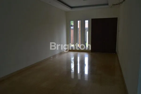 image RUMAH MEWAH DI JALAN KEMANG (1)