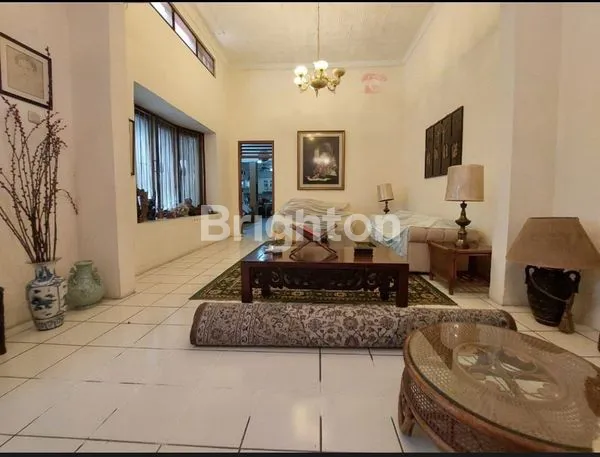 image RUMAH LAMA DAN TERAWAT DI MENTEN JL. CISADANE CIKINI JAKARTA PUSAT LOKASI BAGUS (4)