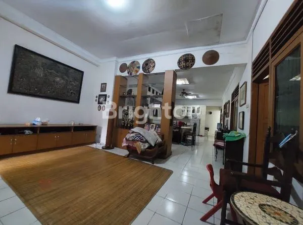 image RUMAH LAMA DAN TERAWAT DI MENTEN JL. CISADANE CIKINI JAKARTA PUSAT LOKASI BAGUS (2)