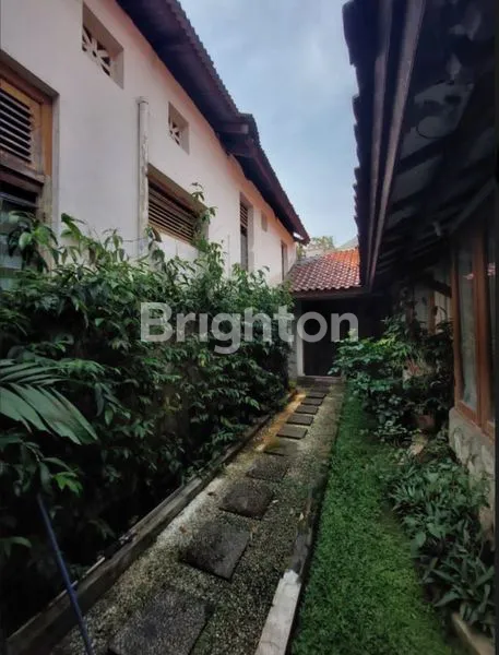 image RUMAH LAMA DAN TERAWAT DI MENTEN JL. CISADANE CIKINI JAKARTA PUSAT LOKASI BAGUS (7)