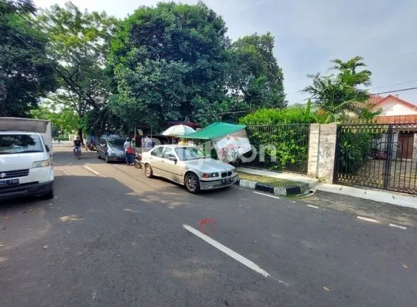 image RUMAH LAMA DAN TERAWAT DI MENTEN JL. CISADANE CIKINI JAKARTA PUSAT LOKASI BAGUS (8)