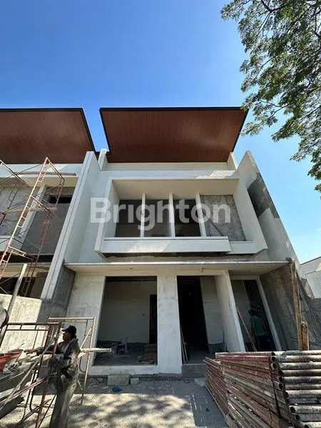 image NEWGRESS MINIMALIS MODERN RUMAH 2LANTAI DI GRAHA NATURA BUAGUSS LOKASI RAMAI STRATEGIS DEKAT PUSAT PERBELANJAAN SELANGKAH CITRALAND GWALK CIPUTRA WORLD MAYJEN. HARGA MURAH SURABAYA (3)