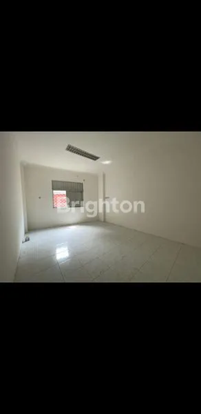 image 2 UNIT RUMAH SEMI RUKO BERDAMPINGAN TAMBORA, JAKARTA BARAT SIAP HUNI(KODE BYR 1893) (2)