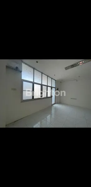 image 2 UNIT RUMAH SEMI RUKO BERDAMPINGAN TAMBORA, JAKARTA BARAT SIAP HUNI(KODE BYR 1893) (7)