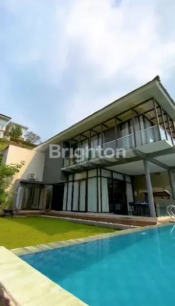 VILLA ASRI DAN SEJUK, 2 LANTAI LENGKAP DENGAN KOLAM RENANG. FULL FURNISH TERLETAK DI PERUMAHAN EKSLUSIF THE TAMAN DAYU TANRISE GROUP