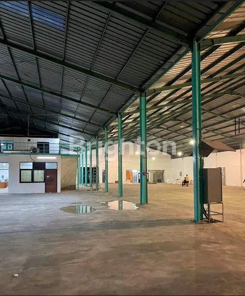 image GUDANG PINGGIR JALAN BESAR (4)