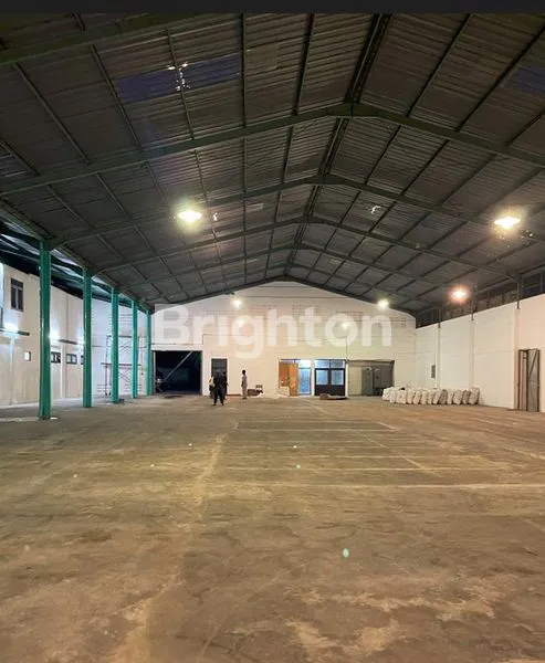 image GUDANG PINGGIR JALAN BESAR (3)