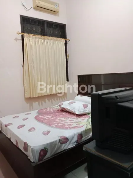 image RUMAH MEWAH DUA SETENGAH LANTAI DI REJOMULYO SEMARANG (5)