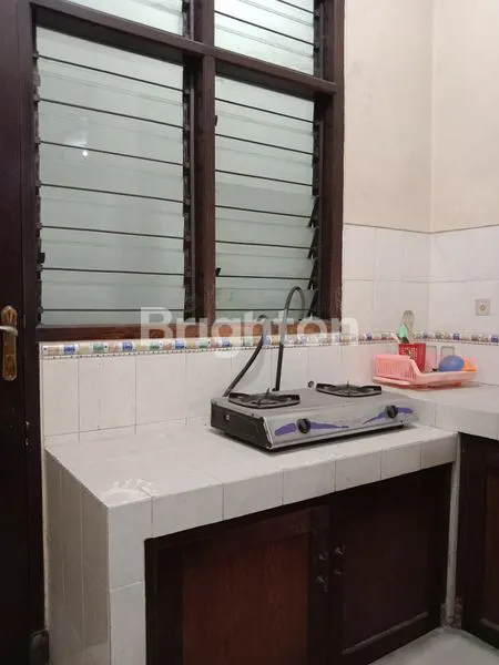 image RUMAH MEWAH DUA SETENGAH LANTAI DI REJOMULYO SEMARANG (7)