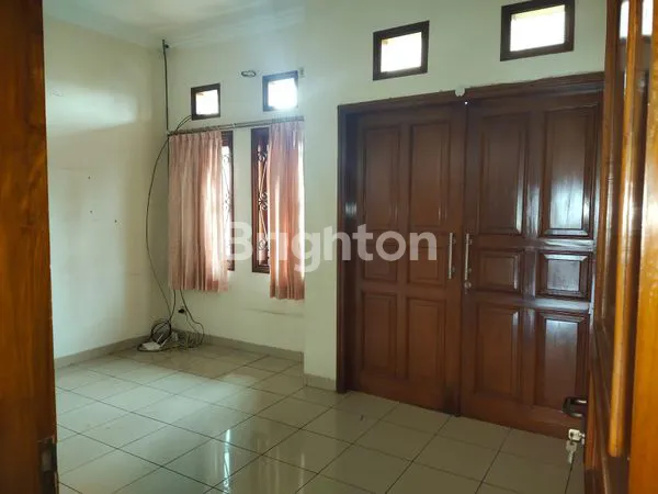 image RUMAH DENGAN LINGKUNGAN YANG TENANG DAN NYAMAN DI SETRADUTA BANDUNG (6)