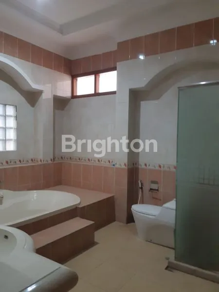 image RUMAH DI KOMPLEK MEWAH SETRADUTA BANDUNG (5)