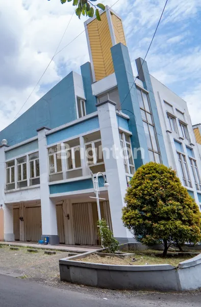 image RUKO 2 SISI 3 LANTAI, ADA ROOFTOP, LOKASI STRATEGIS COCOK UNTUK RAGAM USAHA (1)