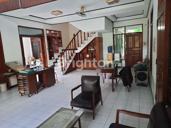 image RUMAH 1,5 LANTAI DI BELAKANG SOLO GRAND MALL (5)