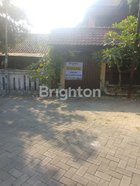 image RUMAH KLASIK DENGAN 2 PINTU DEPAN DAN BELAKANG DI KUTISARI SURABAYA (1)