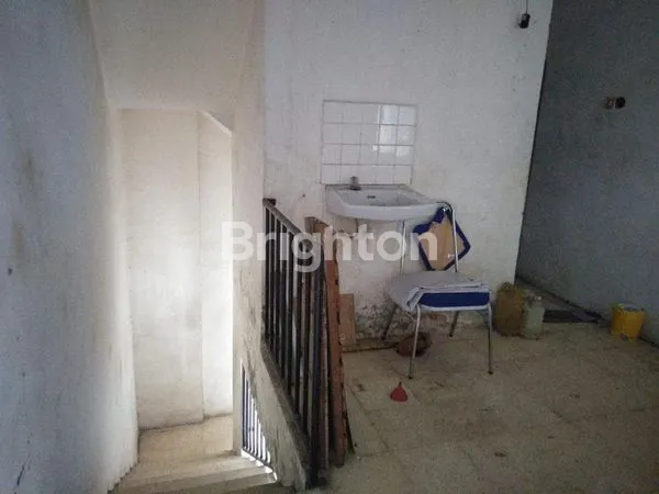 image RUKO 4 LT LOKASI STRATEGIS DI JL KALIMATI KULON SURABAYA  (2)