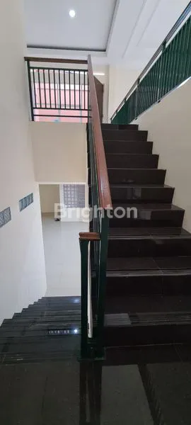 image RUMAH CANTIK DI LOKASI PREMIUM SETRADUTA BANDUNG (5)