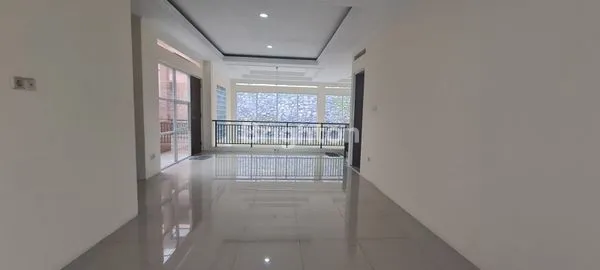 image RUMAH CANTIK DI LOKASI PREMIUM SETRADUTA BANDUNG (3)