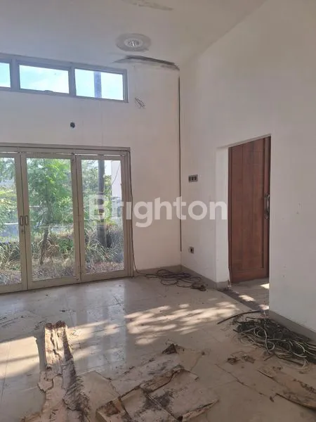 image RUMAH 2 LANTAI, SIAP HUNI, DEKAT UMS (1)