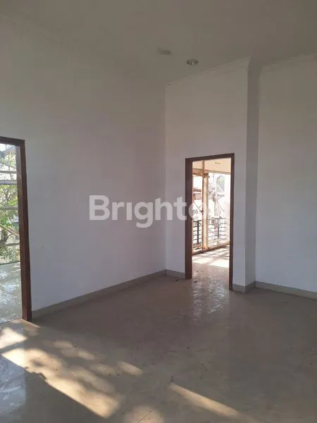 image RUMAH 2 LANTAI, SIAP HUNI, DEKAT UMS (2)