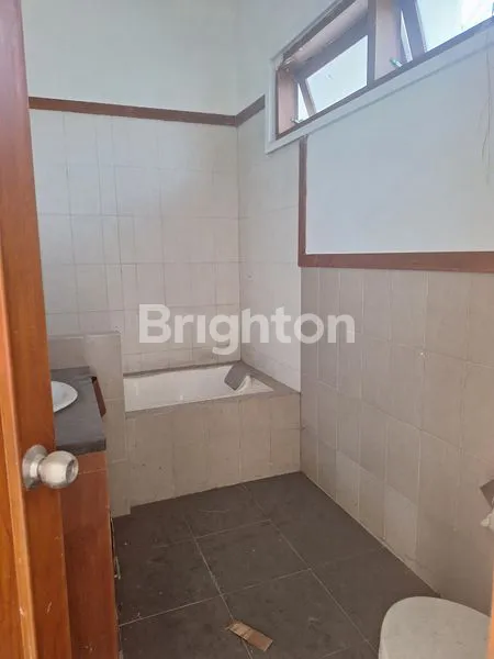 image RUMAH 2 LANTAI, SIAP HUNI, DEKAT UMS (5)