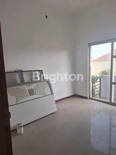 image RUMAH 2 LANTAI, SIAP HUNI, DEKAT UMS (8)