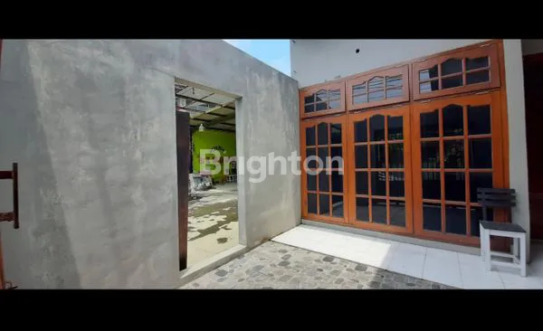image RUMAH TENGAH KOTA!! STRATEGIS DAN BANGUNAN TERAWAT! SIAP PAKAI, KEMANA MANA DEKAT! HANYA 200 M RAYA SLAMET RIYADI!!  (1)