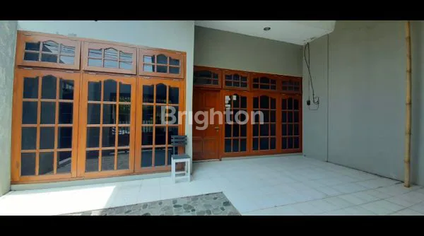 image RUMAH TENGAH KOTA!! STRATEGIS DAN BANGUNAN TERAWAT! SIAP PAKAI, KEMANA MANA DEKAT! HANYA 200 M RAYA SLAMET RIYADI!!  (2)