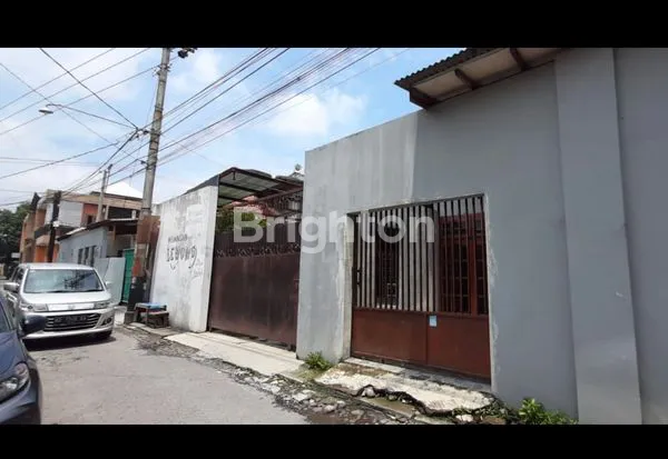 image RUMAH TENGAH KOTA!! STRATEGIS DAN BANGUNAN TERAWAT! SIAP PAKAI, KEMANA MANA DEKAT! HANYA 200 M RAYA SLAMET RIYADI!!  (3)