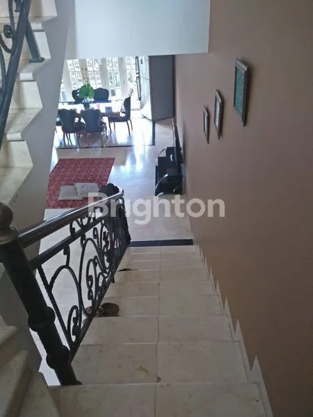 image TURUN HARGA DARI 11 MILIAR JADI 8 MILIAR (NEGO) RUMAH KEMBAR MEWAH 3 LANTAI (2 RUMAH JADI 1) LOKASI CEMPAKA PUTIH TENGAH (6)