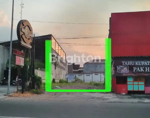 image TANAH SIAP PAKAI UNTUK USAHA!! LOKASI PREMIUM KOTA SOLO! TIDAK BANJIR! AREA KULINER YANG SANGAT STRATEGIS!! HANYA 2 MENIT KE RAYA SLAMET RIYADI!!! ROW JALAN 5 MOBIL PAPASAN! ISTIMEWA!!! (1)