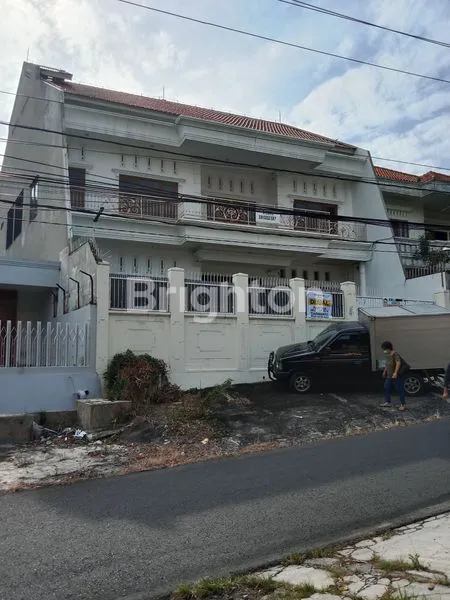 image RUMAH MEWAH DUA LANTAI SIAP HUNI DI SRI REJEKI (1)