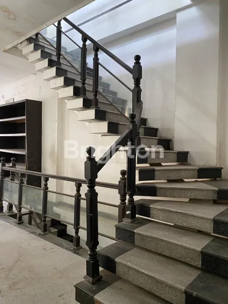 image JUAL CEPAT RUKO HADAP JALAN RAYA DARMO PERMAI UTARA, DUKUH PAKIS, SURABAYA ( JUAL DIBAWAH NILAI APPRAISAL ) (7)