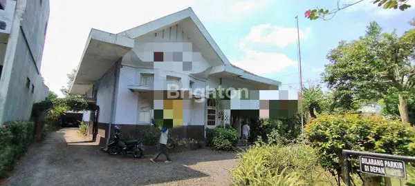 image RUMAH KOLONIAL STRATEGIS COCOK UNTUK RUANG USAHA AREA GUNUNG2 KOTA MALANG (1)