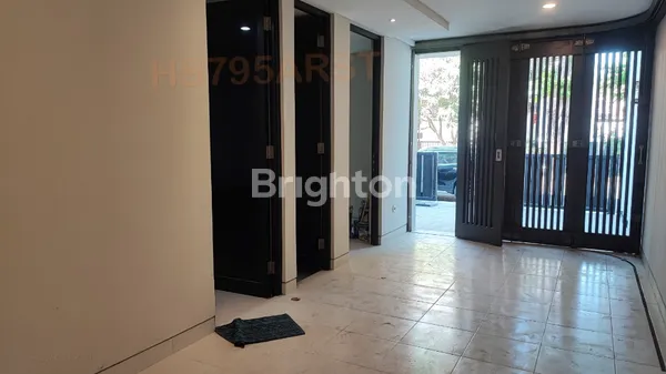 image RUMAH ARAYA GRESS MINIMALIS 3 LANTAI (2)