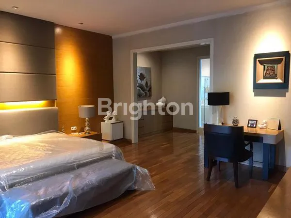 image DIJUAL RUMAH MEWAH BESERTA FURNISHNYA DI DIAMOND HILL CITRALAND SURABAYA (4)