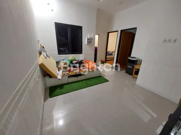 image RUMAH 2 LANTAI BEBAS BANJIR BONUS 4 AC DAN LAMPU KRISTAL CARPORT MUAT 3 MOBIL DI JELAMBAR JAKARTA BARAT (2)