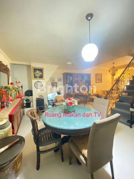 image RUMAH 2 LANTAI BEBAS BANJIR BONUS 4 AC DAN LAMPU KRISTAL CARPORT MUAT 3 MOBIL DI JELAMBAR JAKARTA BARAT (8)