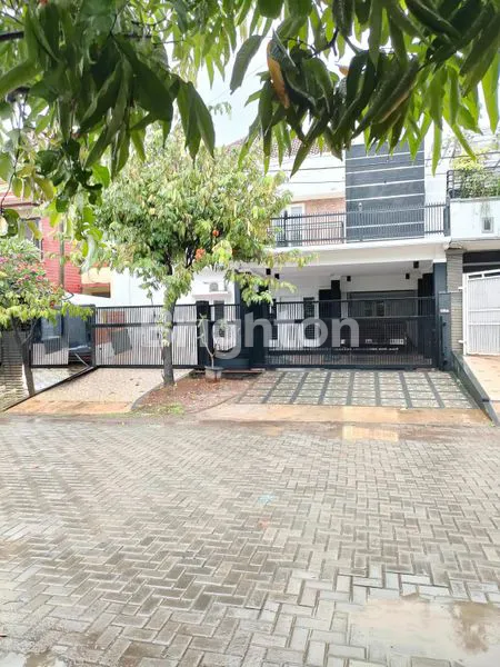 image RUMAH 2 LANTAI KAWASAN PARA SULTAN (2)