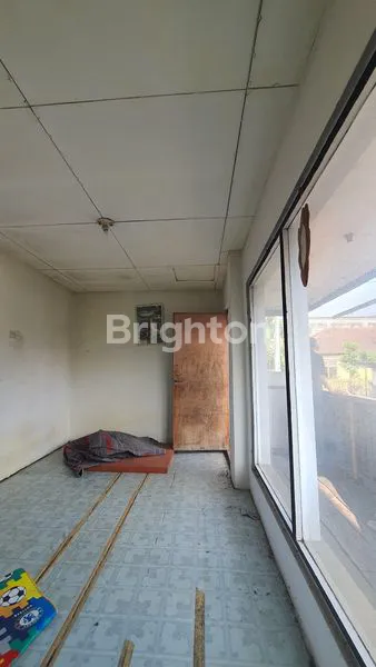 image RUMAH LUAS  2 LANTAI DI PUSAT KOTA BATU (4)