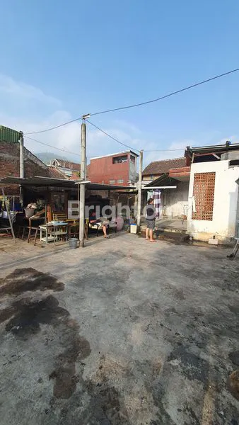 image RUMAH LUAS  2 LANTAI DI PUSAT KOTA BATU (7)