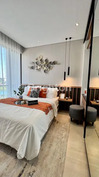 image HUNIAN NYAMAN DI SURABAYA BARAT TERLETAK DI LOKASI YANG CUKUP TERKENAL. 3 LANTAI DENGAN ATTIC ROOM. NEWEST PROJECT AT NORTHWEST CENTRAL CITRALAND (2)