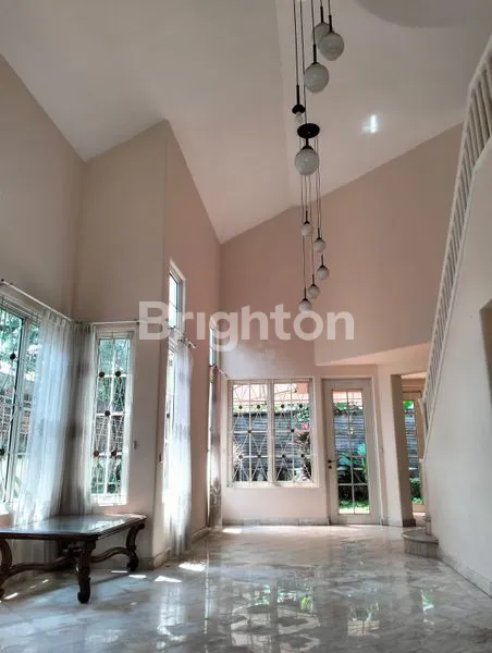 image RUMAH MEWAH DAN ASRI 2 LANTAI SENTUL CITY (2)