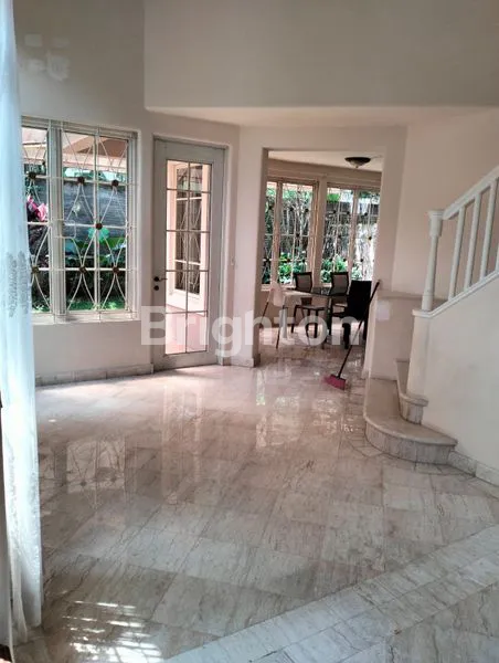 image RUMAH MEWAH DAN ASRI 2 LANTAI SENTUL CITY (4)